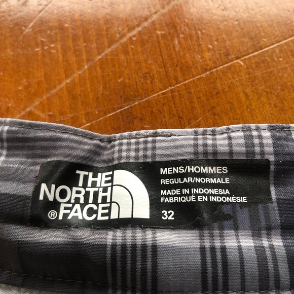 The North Face Gray Plaid Men's Shorts- size 32 - preloved - Picture 3 of 9